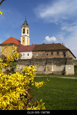 Vác, Szent Kereszt ferences templom-stock-foto