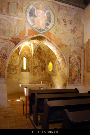 Velemér, Szentháromság-templom-stock-foto