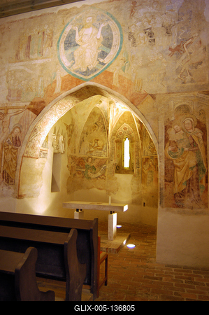 Velemér, Szentháromság-templom-stock-foto