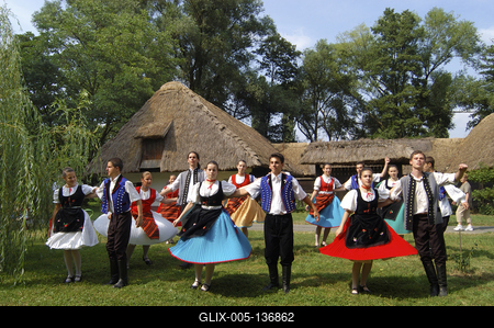 Néptáncosok a zalaegerszegi falumúzeumban-stock-foto