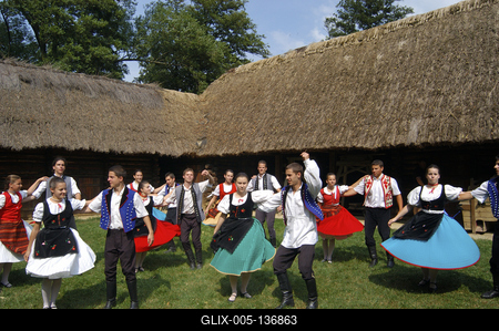 Néptáncosok a zalaegerszegi falumúzeumban-stock-foto