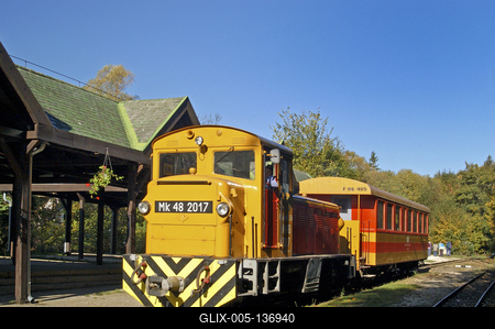 Az erdei vasút végállomása Királyréten-stock-foto