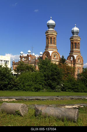 Szombathely, Iseum és a Zsinagóga-stock-foto