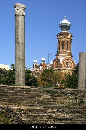 Szombathely, Iseum és a Zsinagóga-stock-foto