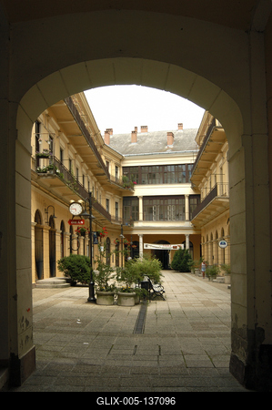 Belvárosi házak Nagykanizsa központjában-stock-foto