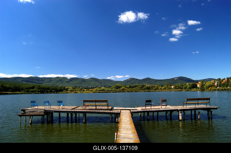 Diósjenői-tó-stock-foto