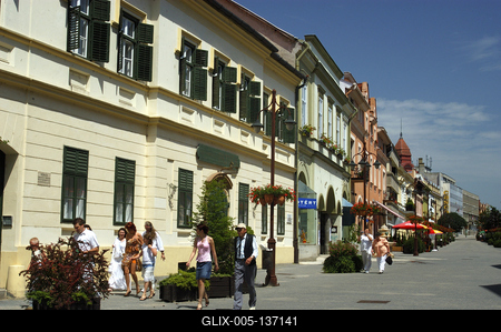Kaposvár sétáló utcája (Fő utca)-stock-foto