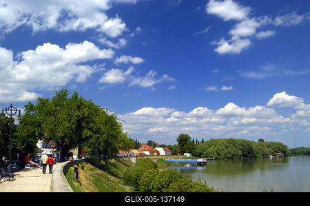Szentendre, Duna-parti sétány-stock-foto