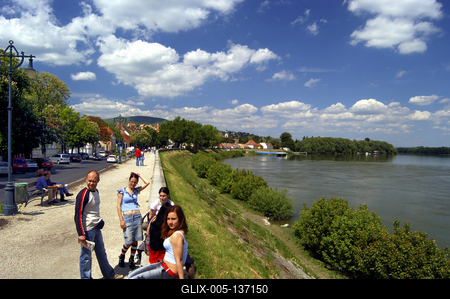 Szentendre, Duna-parti sétány-stock-foto