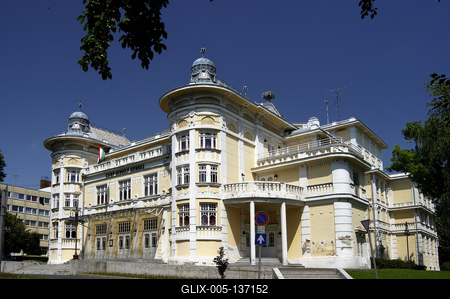 Kaposvár, a Csiky Gergely Színház épülete-stock-foto