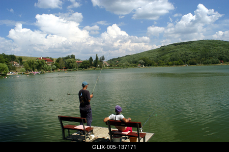 Horgászok a Bánki tavon-stock-foto