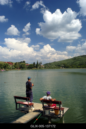 Horgászok a Bánki tavon-stock-foto