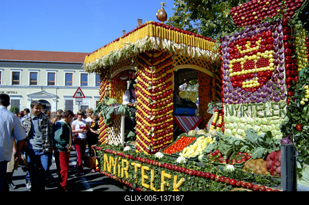 Gyümölcskarnevál Nyíregyháza belvárosában-stock-foto