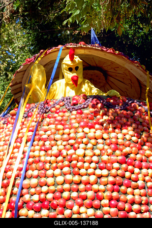 Gyümölcskarnevál Nyíregyháza belvárosában-stock-foto