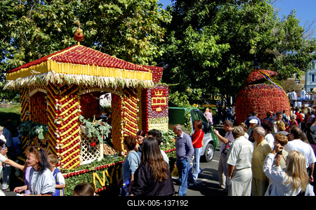 Gyümölcskarnevál Nyíregyháza belvárosában-stock-foto
