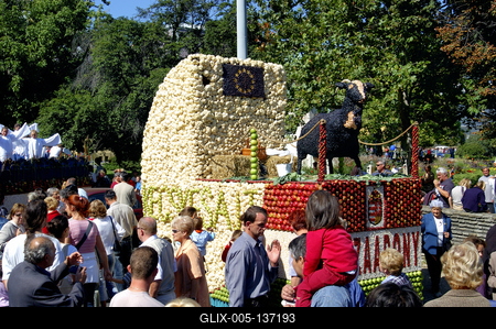 Gyümölcskarnevál Nyíregyháza belvárosában-stock-foto