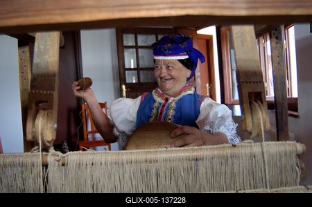 Kazár, szövőszék a Hagyományőrző Galériában-stock-foto