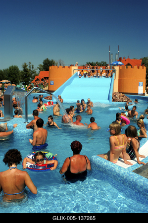 Balatonlelle, Napfény strand és élményfürdő-stock-foto