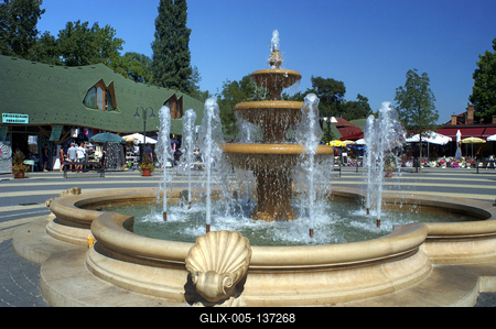 Balatonlelle, szőkőkút a városközpontban-stock-foto
