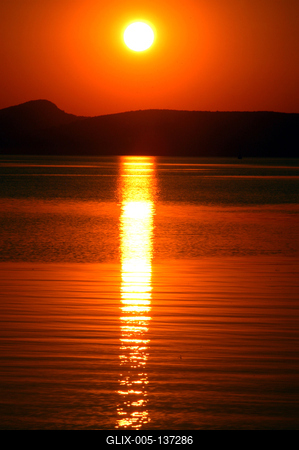 Naplemente a Balatonon-stock-foto