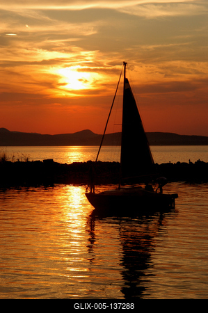 Naplemente a Balatonon-stock-foto