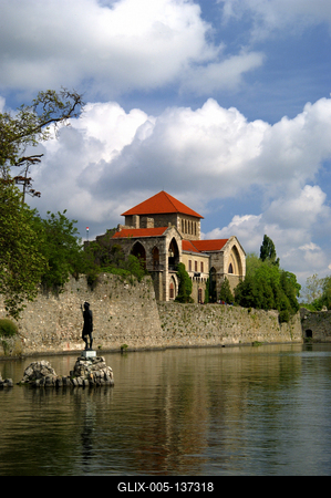 A Tatai vár az Öreg-tó partján-stock-foto