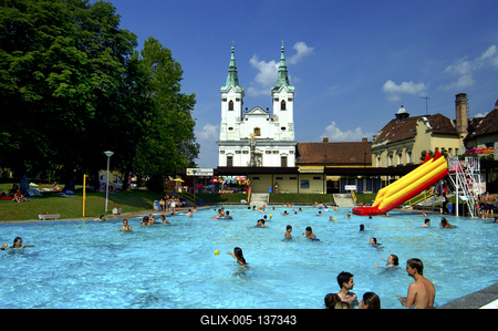 Váci Strandfürdő és Uszoda-stock-foto
