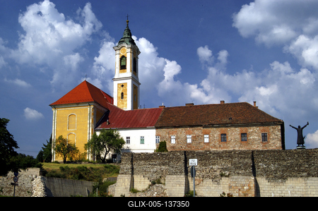 Vác, Szent Kereszt ferences templom-stock-foto