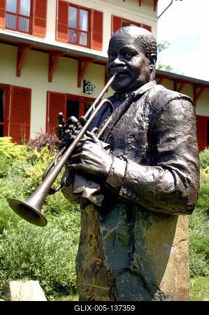 Bánk, Louis Armstrong szobra-stock-foto