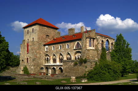 A Tatai vár az Öreg-tó partján-stock-foto