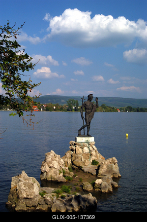 Keresztelő Szent János szobra az Öreg-tó partján-stock-foto