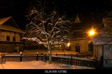 Hollókő, az Ófalu védett falurész télen-stock-foto