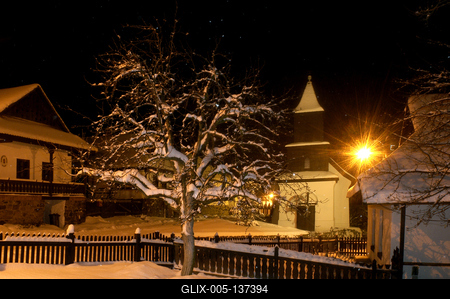 Hollókő, az Ófalu védett falurész télen-stock-foto