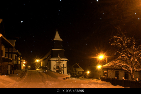 Hollókő, az Ófalu védett falurész télen-stock-foto