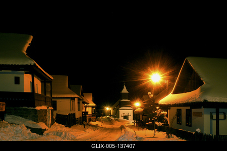 Hollókő, az Ófalu védett falurész télen-stock-foto