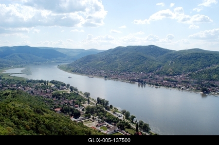 Visegrád, a Dunakanyar látképe a Fellegvárból-stock-foto