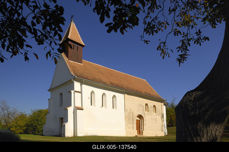 Gyugy, Árpád-kori templom-stock-foto