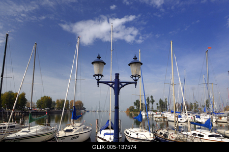 A balatonföldvári vitorláskikötő-stock-foto