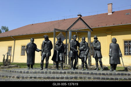 Nagykőrös, a Nagy tanári kar-szoborcsoport-stock-foto