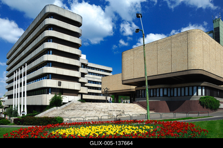 Salgótarján, a Városháza és a Dornyay Béla Múzeum-stock-foto