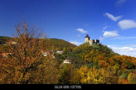 Somoskő vára-stock-foto