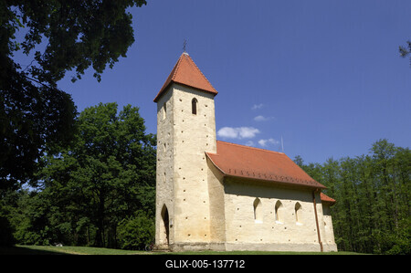 Velemér, Szentháromság-templom-stock-foto