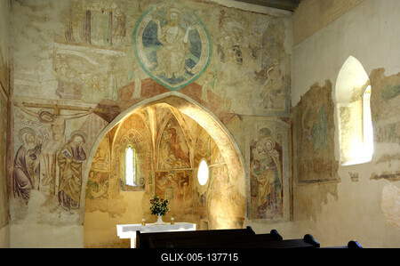 Velemér, Szentháromság-templom-stock-foto