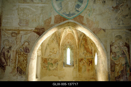 Velemér, Szentháromság-templom-stock-foto