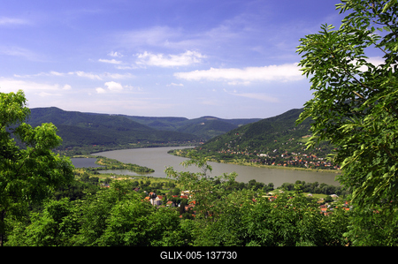 Visegrád, a Dunakanyar látképe a Fellegvárból-stock-foto