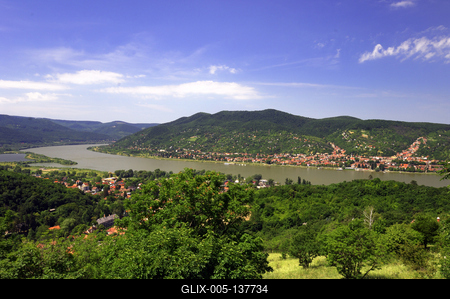 Visegrád, a Dunakanyar látképe a Fellegvárból-stock-foto