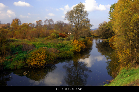 Nógrádszakál, az Ipoly folyó ősszel.-stock-foto