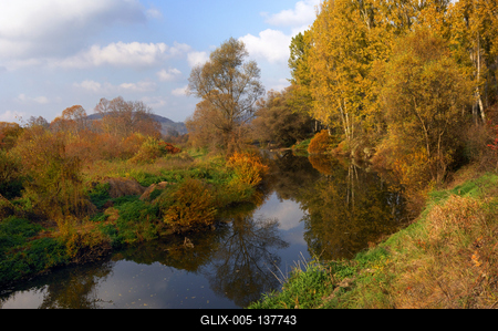 Nógrádszakál, az Ipoly folyó ősszel.-stock-foto