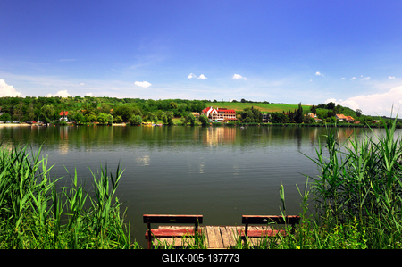 A Bánki tó nyáron-stock-foto