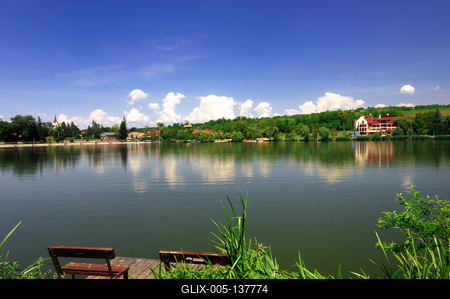 A Bánki tó nyáron-stock-foto